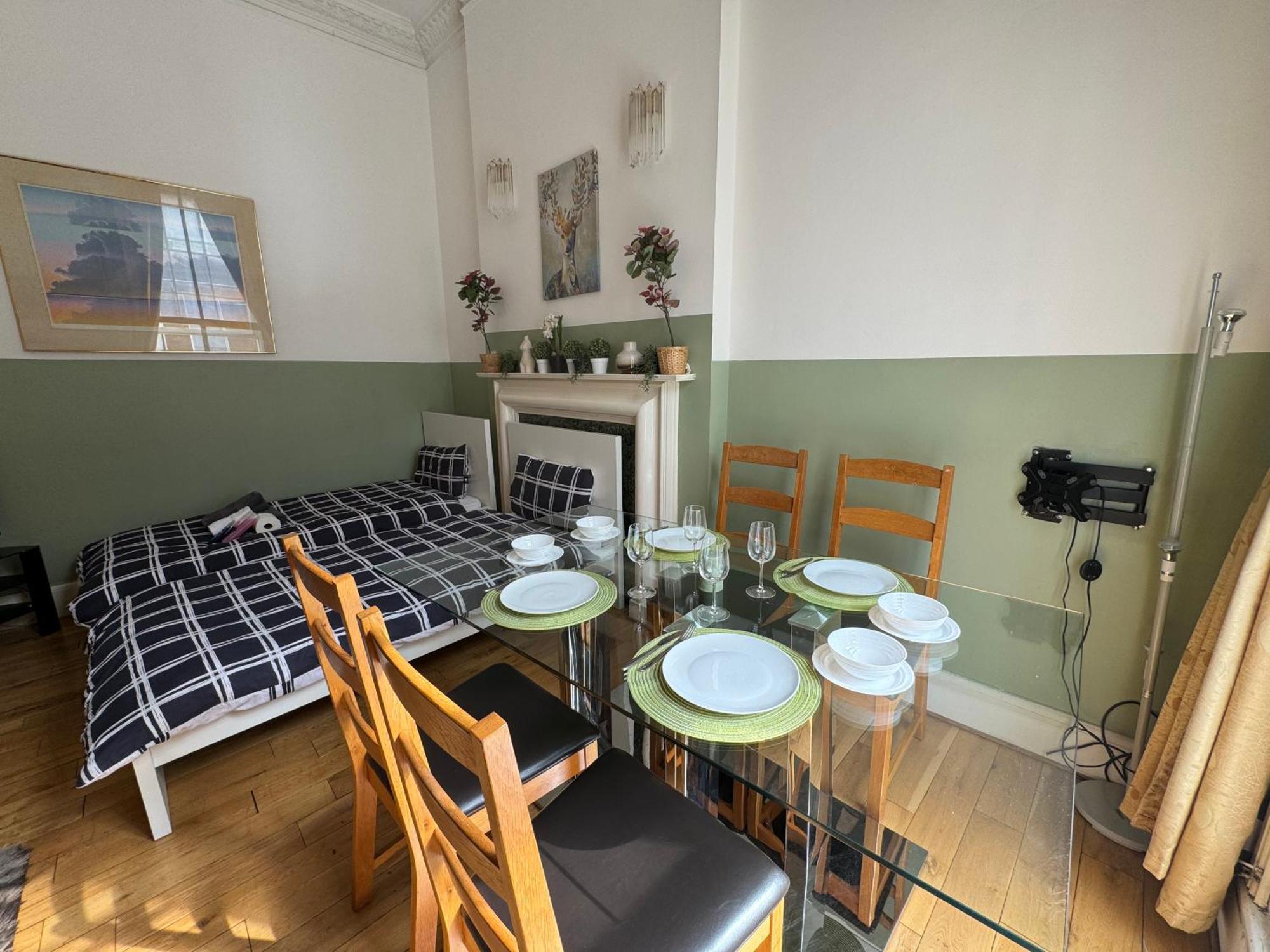 Central And Affordable Flat For 6 People In Zone 1 - Baker Street - With Breakfast Included London Exterior photo